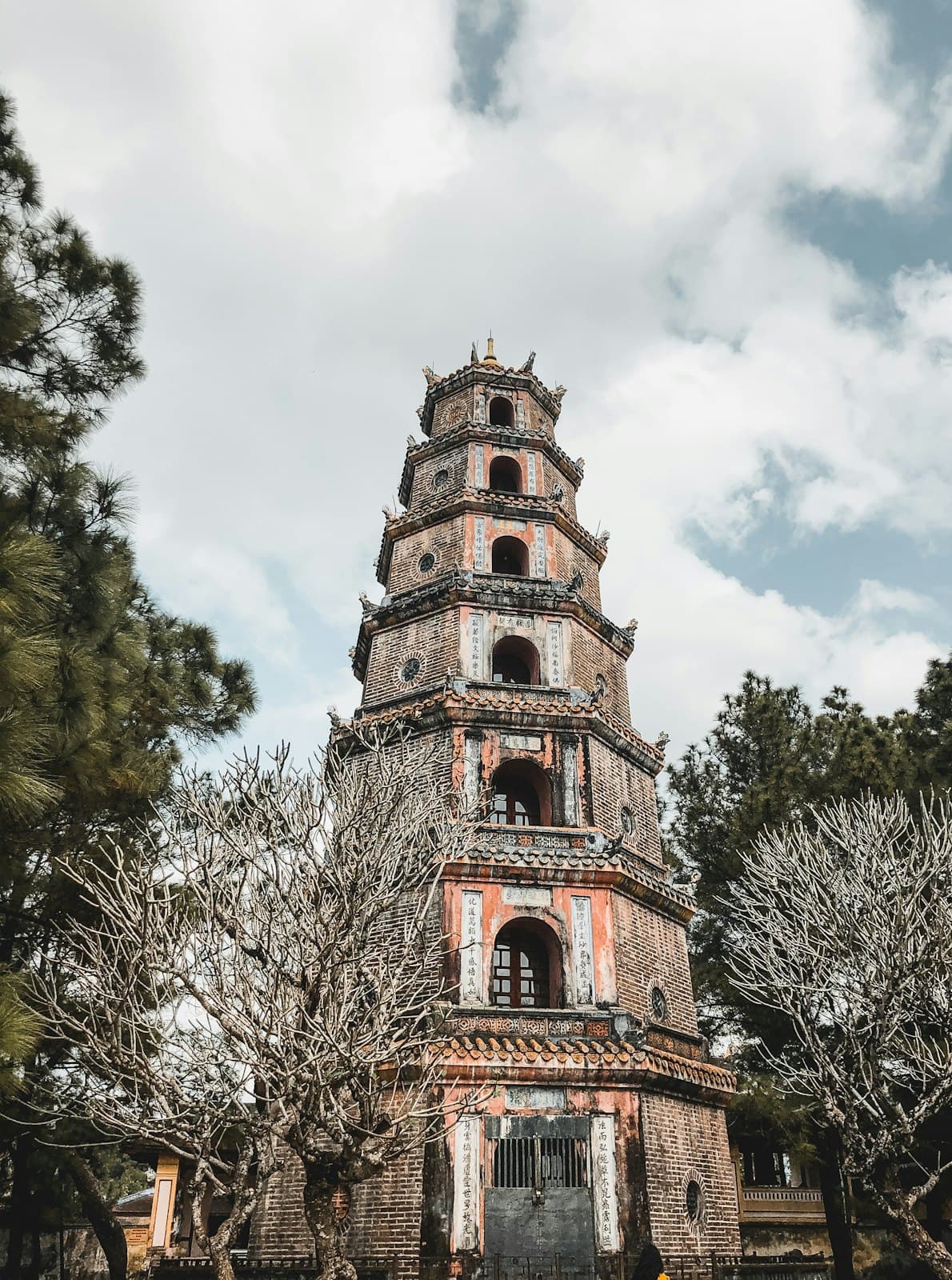Die siebenstöckige Thiên-Mụ-Pagode in Huế.
